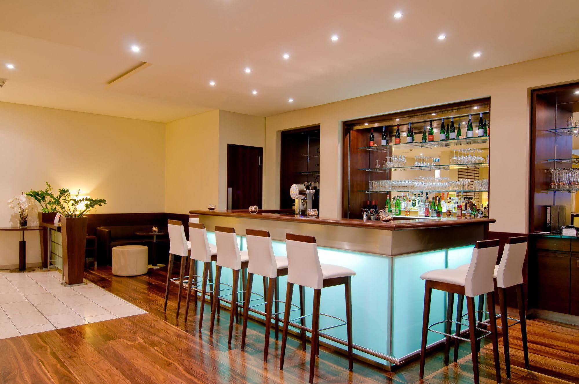Achat Hotel Wiesbaden City Restaurant photo